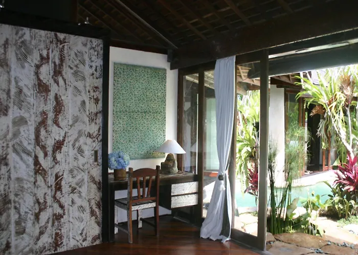 Villa Phinisi - *