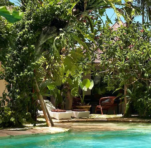 Villa Phinisi - *