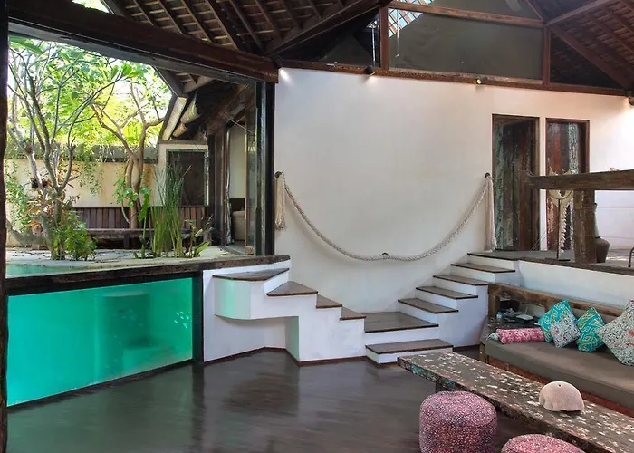 Villa Phinisi - *