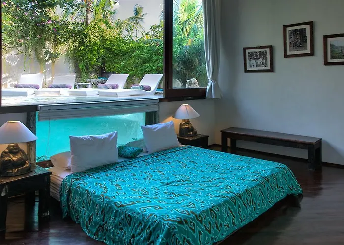 Villa Phinisi - *