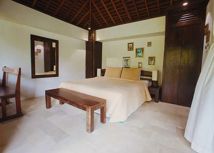 Phinisi - Seminyak